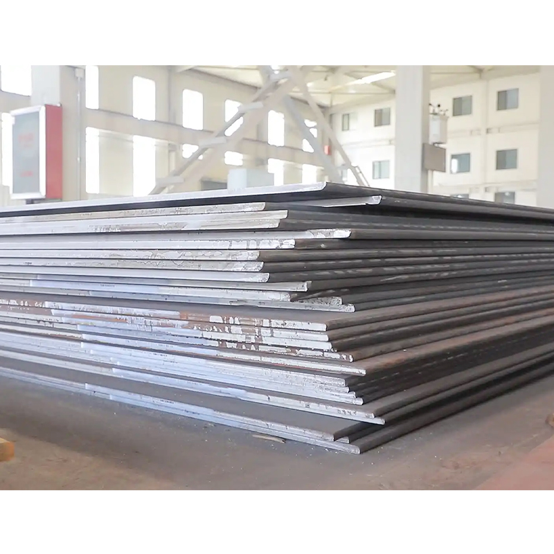 How does the carbon content range of common carbon hot-rolled steel strip affect its mechanical properties?